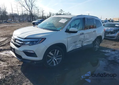 2018 Honda Pilot Touring z USA, uszkodzony, nr VIN 5FNYF6H90JB029797
